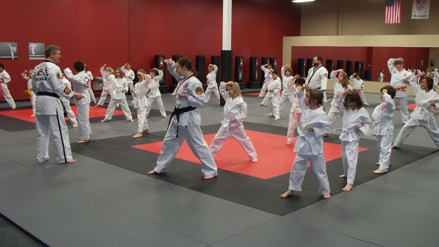 Master Dave Niska leading a beginner Taekwondo class at Excel Martial Arts